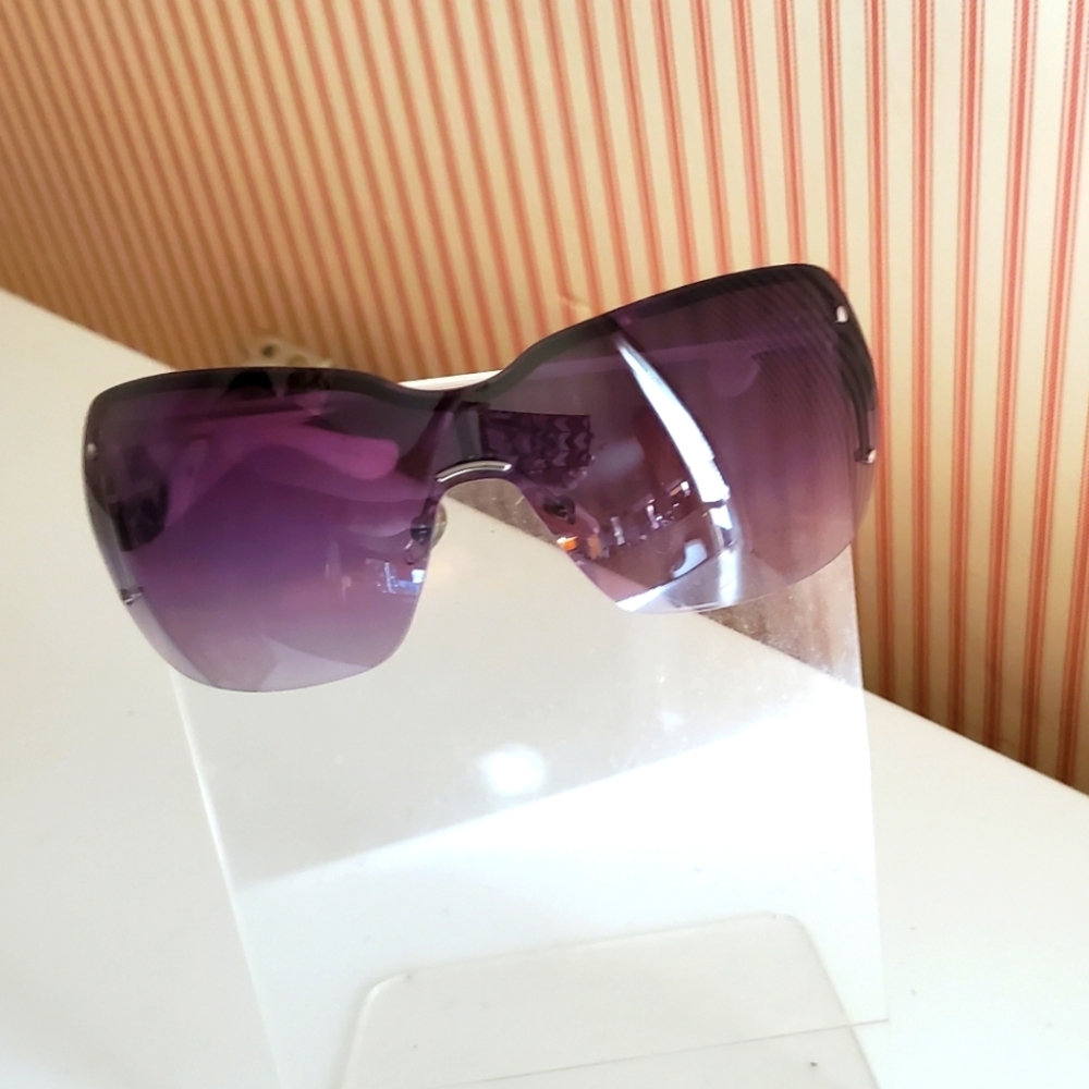 Gucci sunglasses no scratches